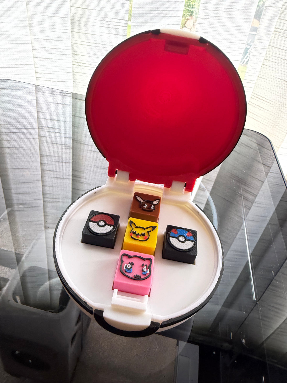 Poké Ball Style Clicker Ball with 5 Keys