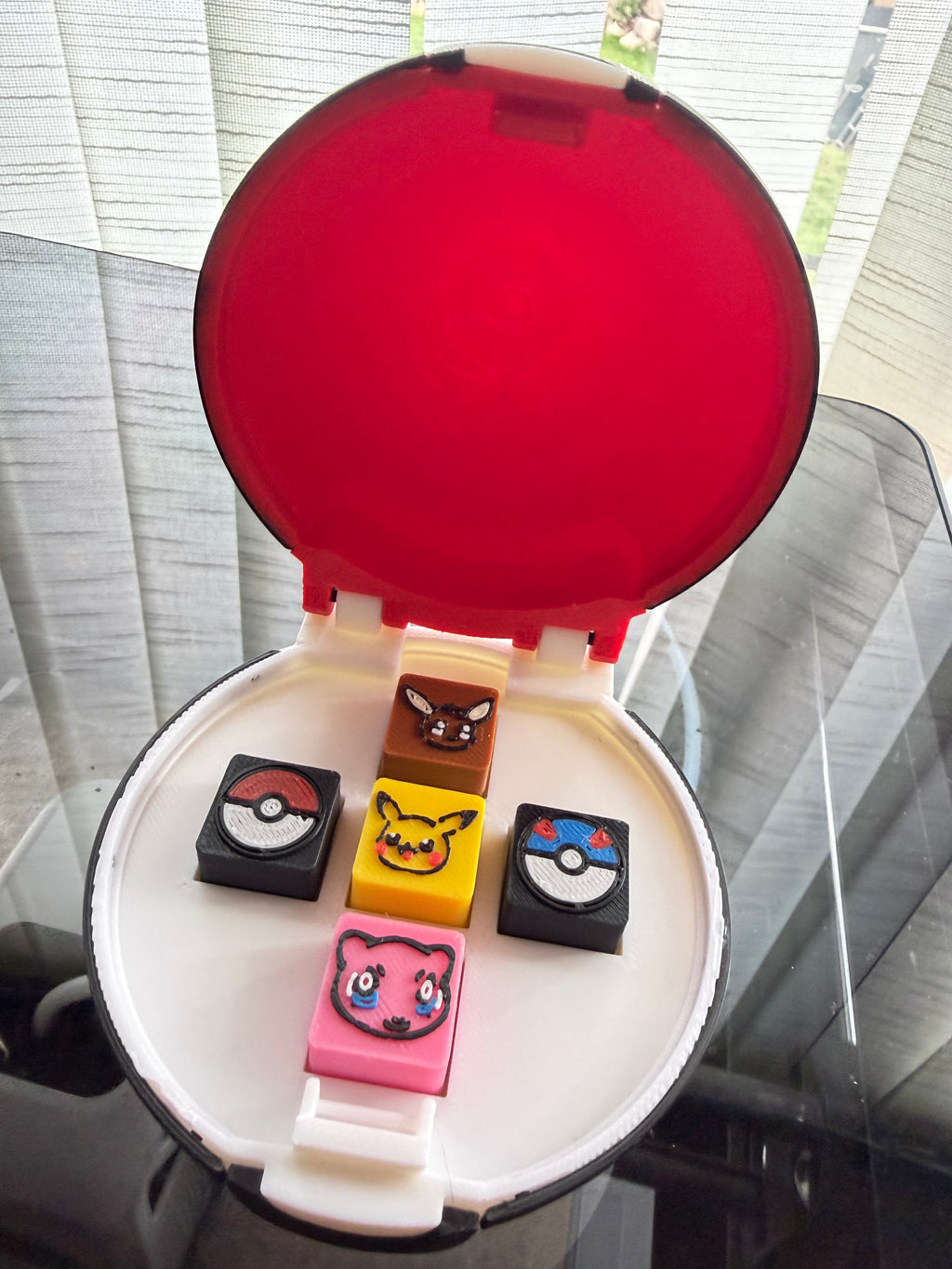 Poké Ball Style Clicker Ball with 5 Keys